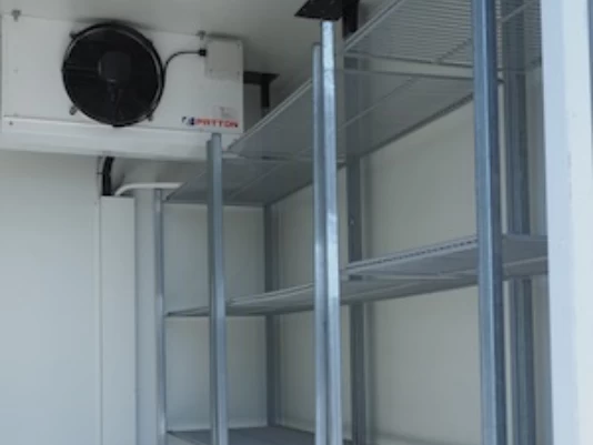 coolroom with collapsible shelves